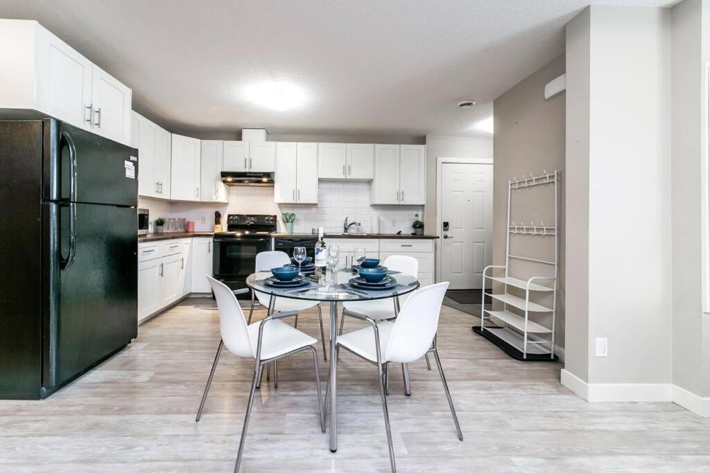 Bright Spacious - King Bed - Long -wifi Edmonton