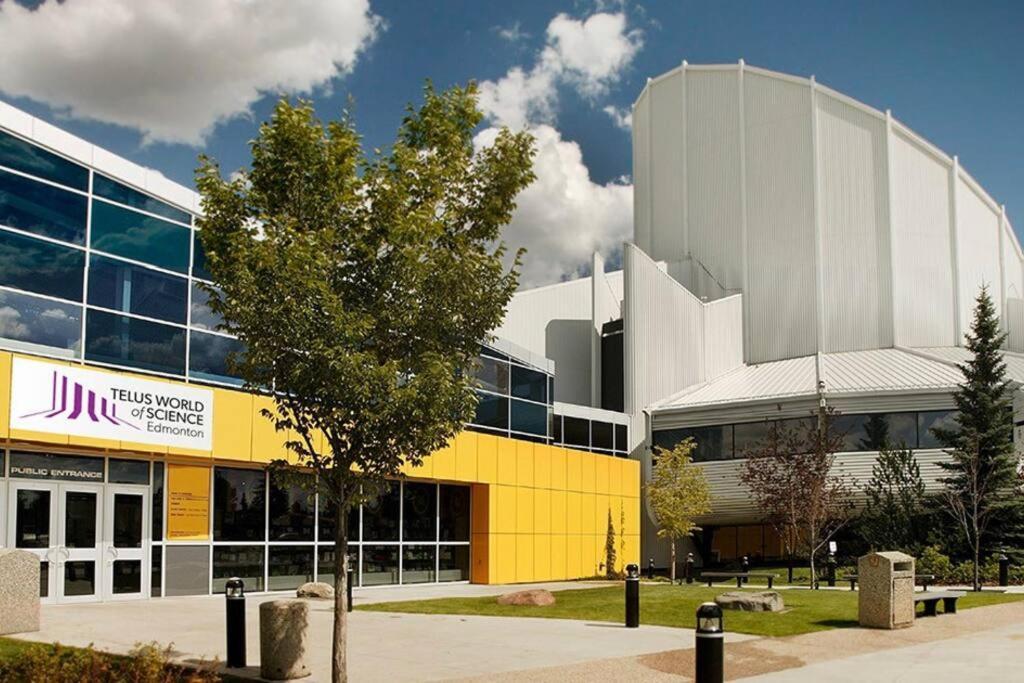 Bright Spacious - King Bed - Long -wifi Apartment Edmonton