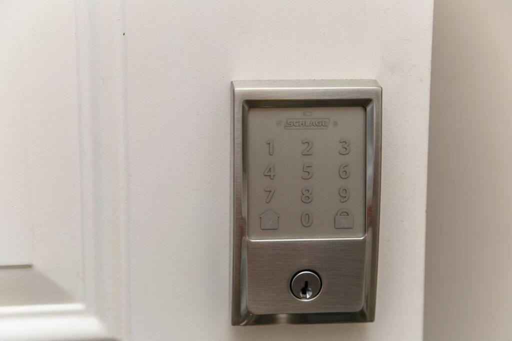 Bright Spacious - King Bed - Long -wifi Edmonton