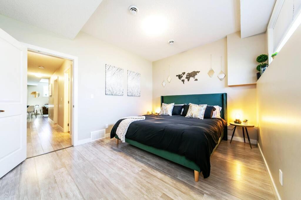 Bright Spacious - King Bed - Long -wifi Apartment Edmonton