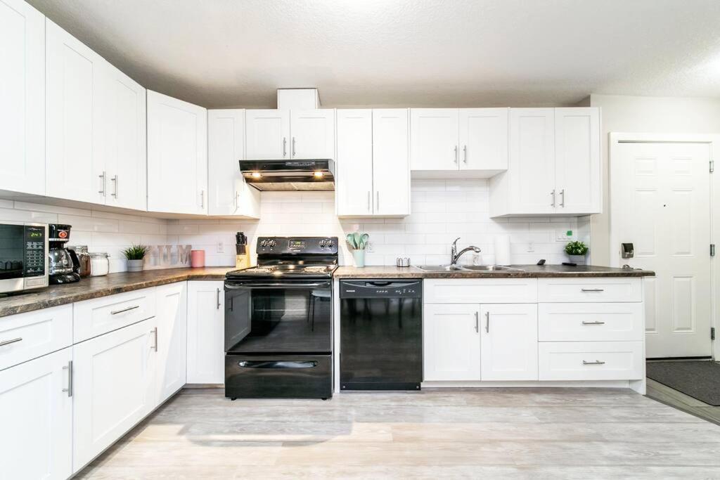 Bright Spacious - King Bed - Long -wifi Apartment